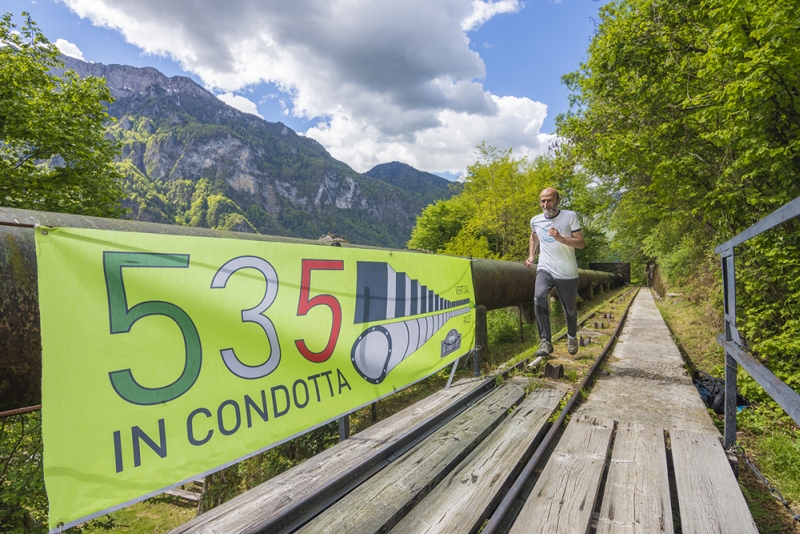 535 in condotta: percorso verticale si sviluppa lungo la condotta della centrale Enel di Bordogna, in Alta Valle Brembana.